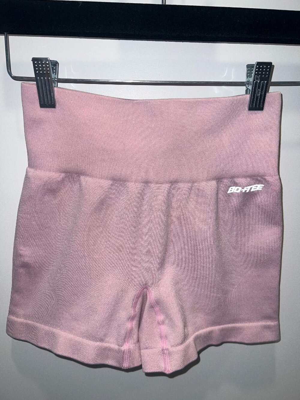 BO+TEE Super Sculpt Seamless Mini Shorts in Pink - Size XS
